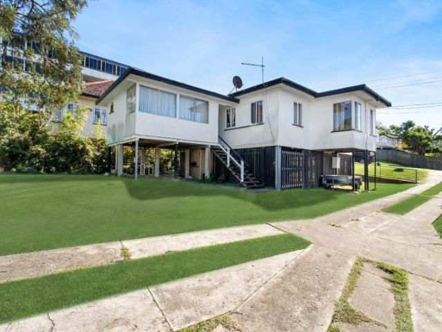HOUSE EAST OF OXLEY SEAVIEWS!