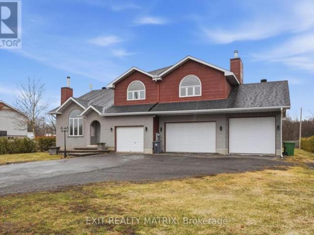House East Hawkesbury ON 101556446