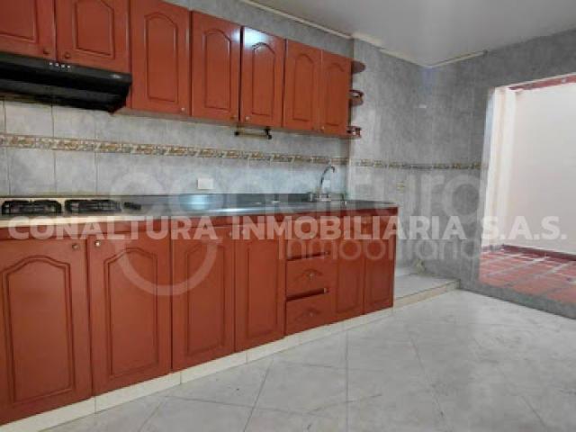 house en arriendo CR 83A 27A 8 INT 201