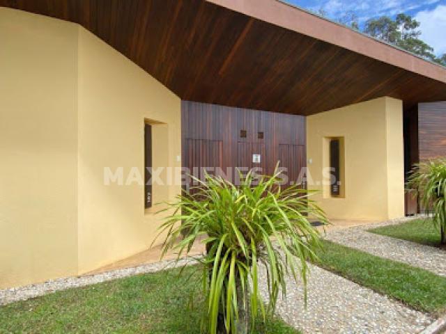 house en arriendo KM 2 guatape peñol CA 103