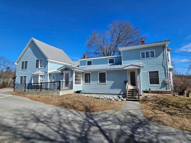 house Farmington ME ES105869811