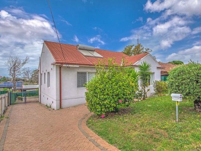 House For Lease 11 Lee Street, Warrawong NSW 2502