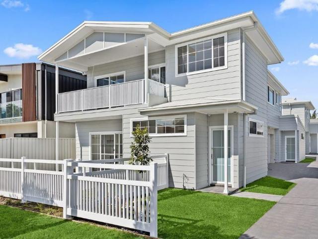 House For Lease 2/3 Reid Street, Oak Flats NSW 2529