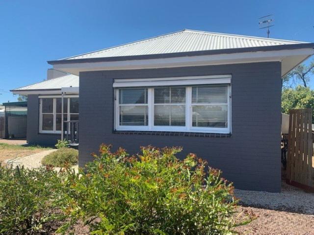 HOUSE FOR LEASE 25 CHARLES STREET, JEPARIT