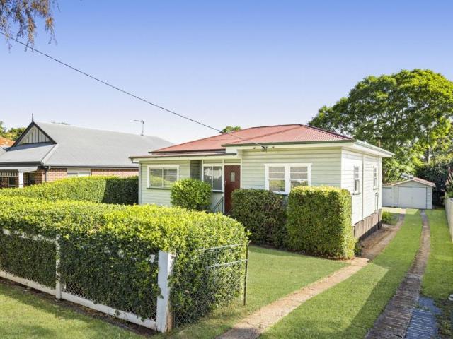 House For Lease 28 Collins Street, Mount Lofty QLD 4350