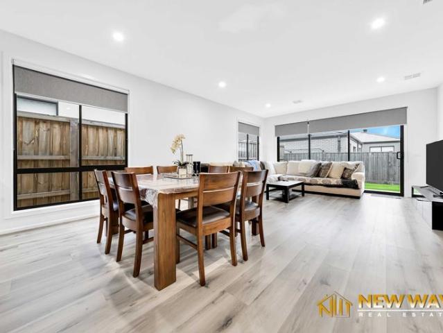 HOUSE FOR LEASE 5 RADIATA ST BEVERIDGE