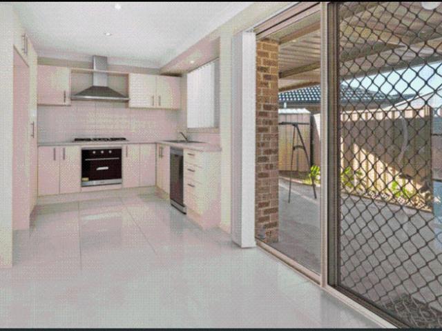 House for Lease / Walk to Shops