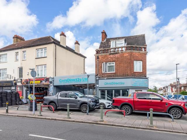 End of terrace house for sale