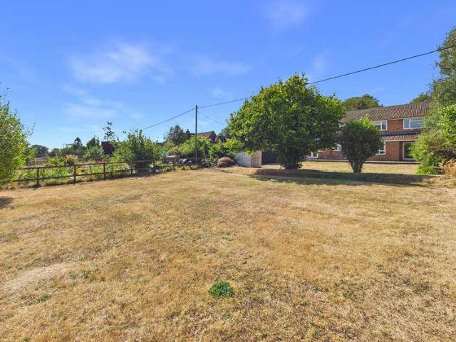 5 bed house for sale