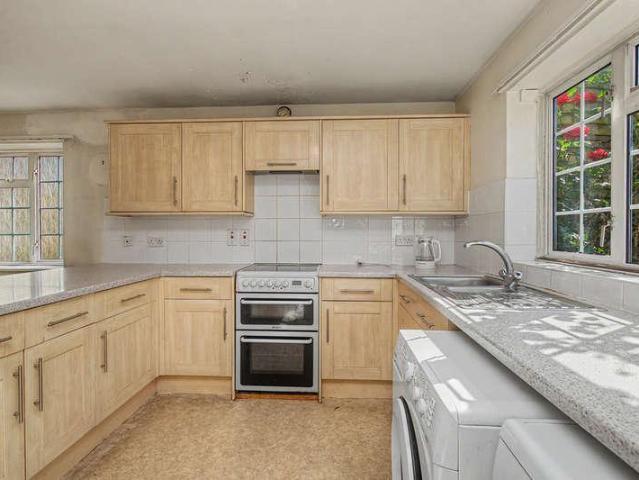 4 bed house for sale