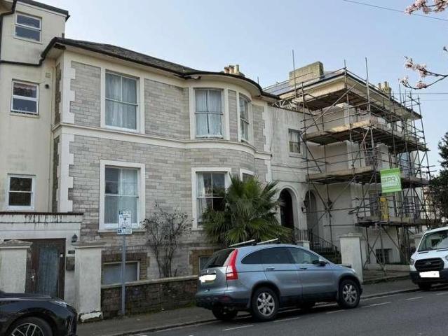 15 bed house for sale