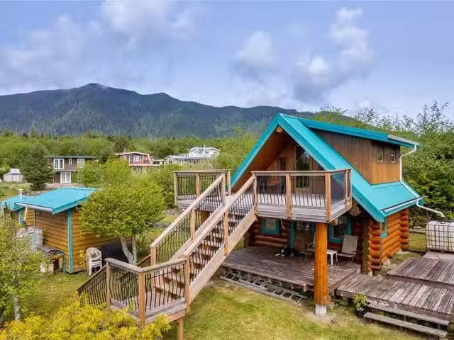 House for sale in Ucluelet, 1082 Sixth Ave, 1037323