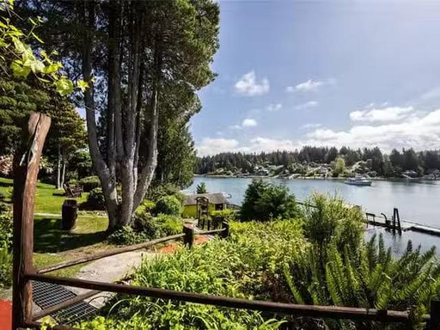 House for sale in Bamfield, 380 Cape Beale Trl, 1026908