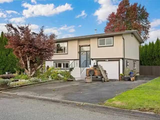 House for sale in Chilliwack, Chilliwack, 45305 Paisley Avenue.