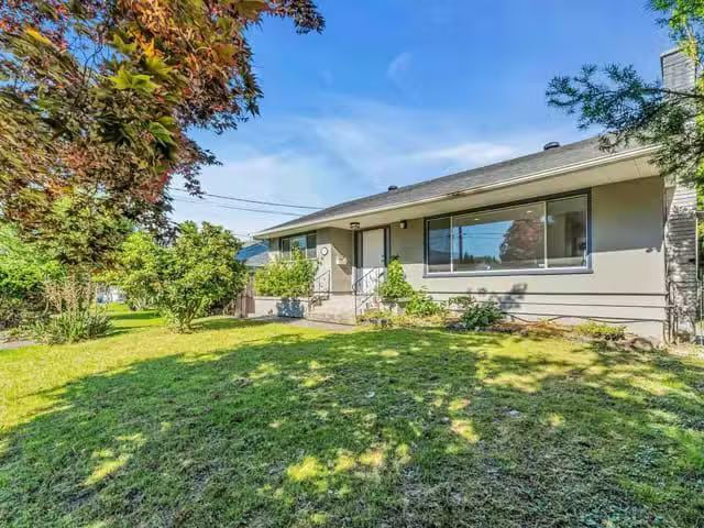 House for sale in Chilliwack, Chilliwack, 9708 Harrison Street.