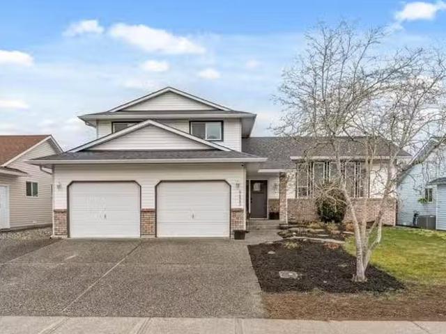 House for sale in Chilliwack, Sardis, 44983 Cumberland Avenue.