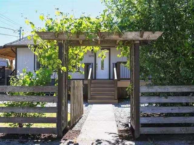 House for sale in Courtenay, 1215 10th St, 1039043
