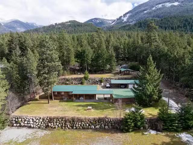 House for sale in D'Arcy, Pemberton, 9660 Devine Street, 26312.