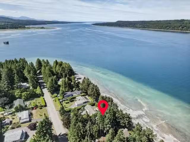 House for sale in Fanny Bay, 7630 Ships Point Rd, 1038778