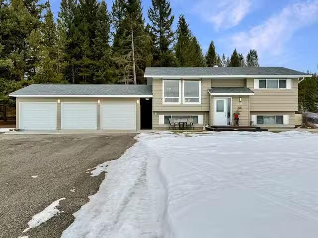 House for sale in Forest Grove, 100 Mile House, 6433 Lynx Road.