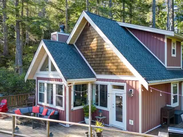 House for sale in Garden Bay, Sunshine Coast, 13555 Lee Road.