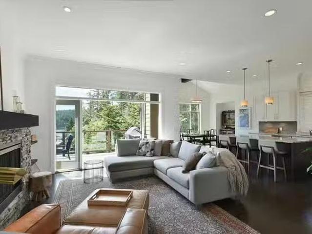 House for sale in Garden Bay, Sunshine Coast, 39 4622 Sinclair.