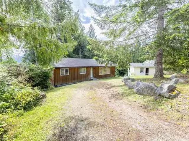 House for sale in Garden Bay, Sunshine Coast, 4561 Sinclair Ba.