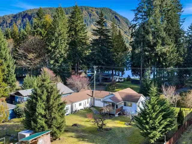 House for sale in Honeymoon Bay, 7220 Walton Rd, 1028105