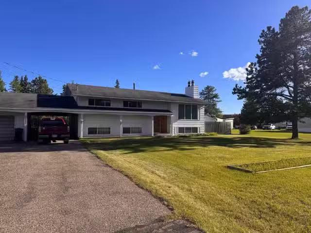 House for sale in Hudsons Hope, Fort St. John, 10102 Paquette.