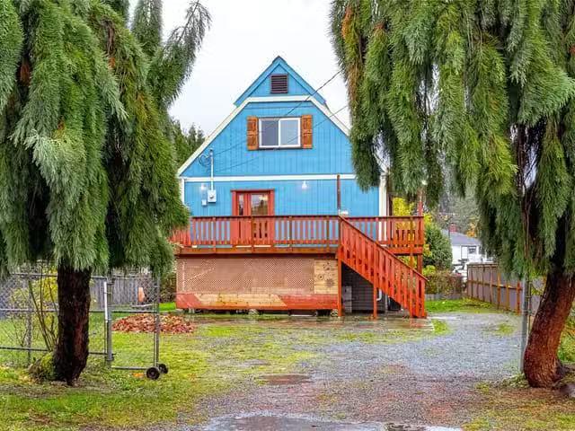House for sale in Lake Cowichan, 84 Lakeview Ave, 1028464