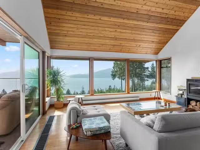 House for sale in Lions Bay, West Vancouver, 270 Mountain Driv.