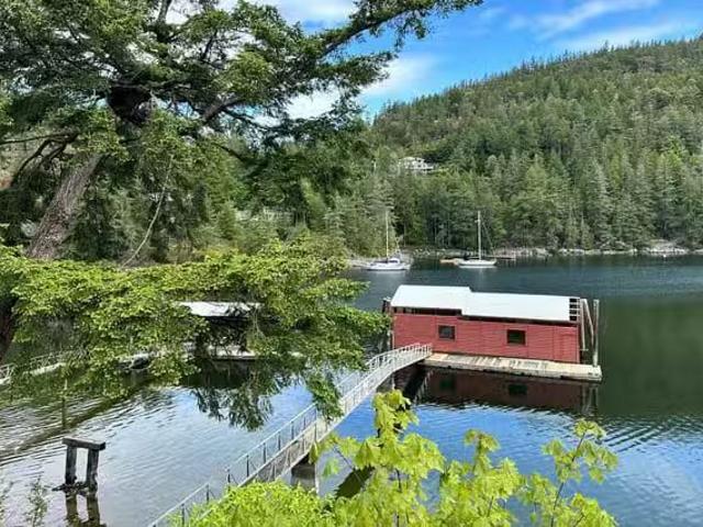 House for sale in Madeira Park, Sunshine Coast, 13119 Narrows.