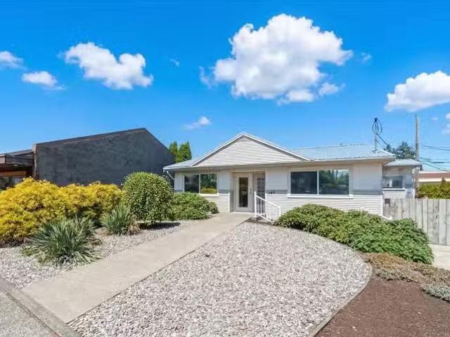 House for sale in Parksville, 145 Hirst Ave, 1032085