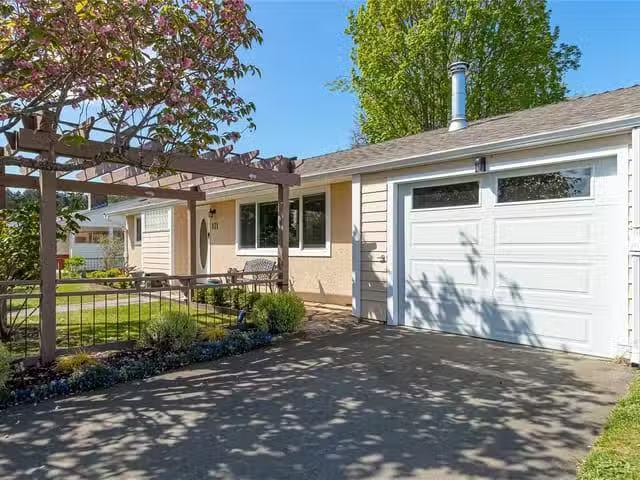 House for sale in Parksville, 171 Stanford W Ave, 1034411