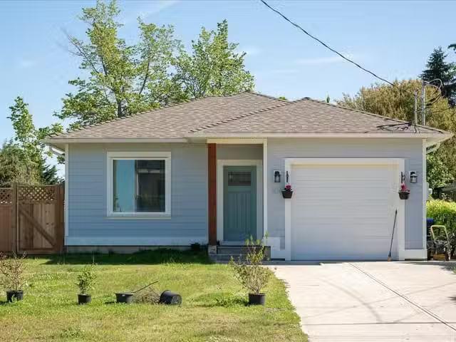 House for sale in Parksville, 104 Lee Ave, 1028339