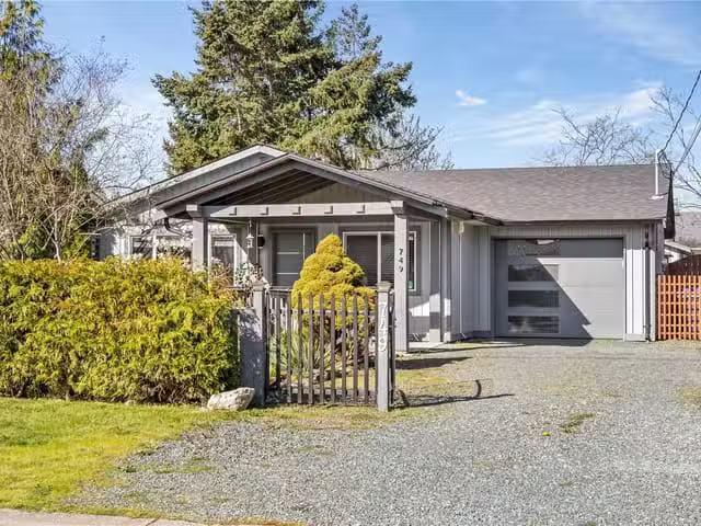 House for sale in Parksville, 749 Phillips St, 1031310