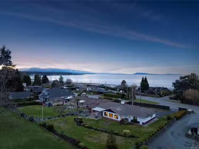 House for sale in Qualicum Beach, 260 Elizabeth Ave, 1033823