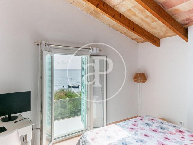 House for rent with direct access to the beach in Port Nou