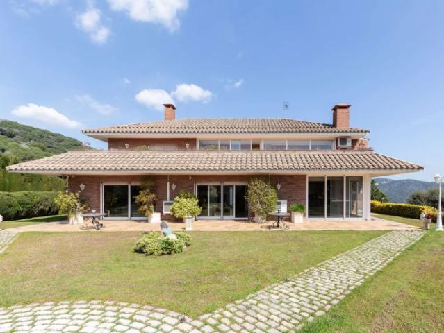 House for rent with garden and sea views in Argentona, Maresme