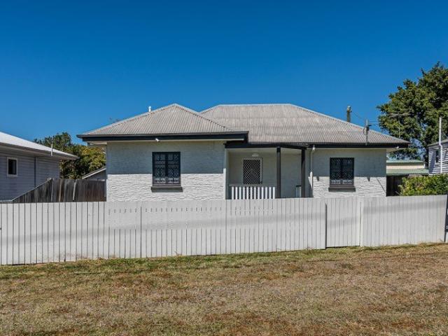 House for rent within a short walk to train station and shopping precinct