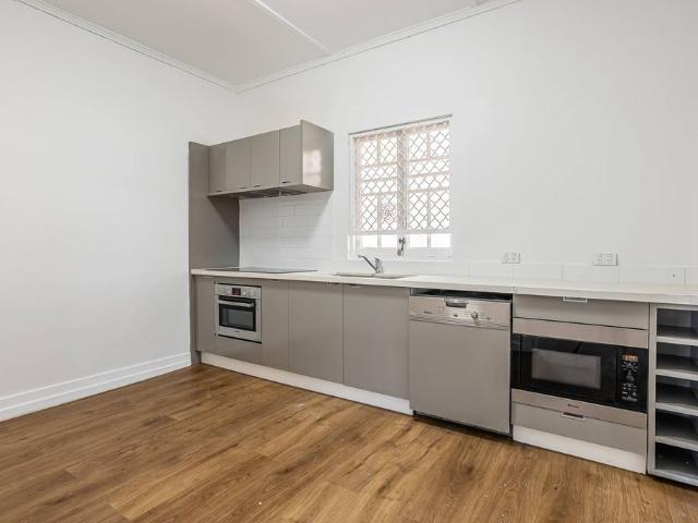 House for rent within a short walk to train station and shopping precinct
