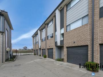 house for rent at 4/1 Bon Scott Cres, Moncrieff ACT 2914, Australia