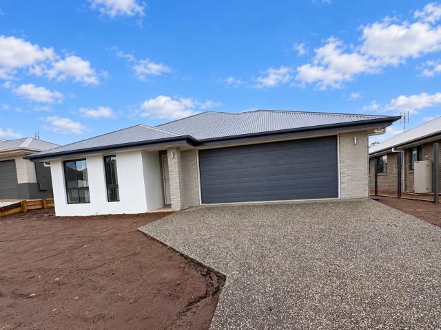 house for rent at 4 Cudgerie Street, WONDUNNA QLD 4655