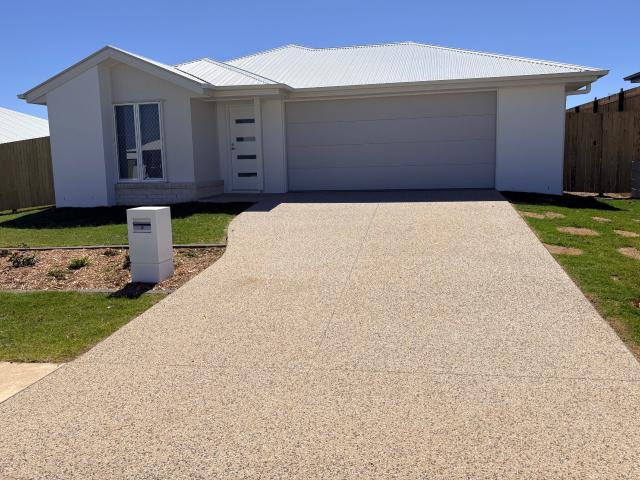 house for rent at 8 Evi Circuit, PIALBA QLD 4655