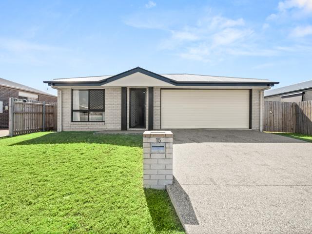 house for rent at 15 Bonavista Way, ELI WATERS QLD 4655