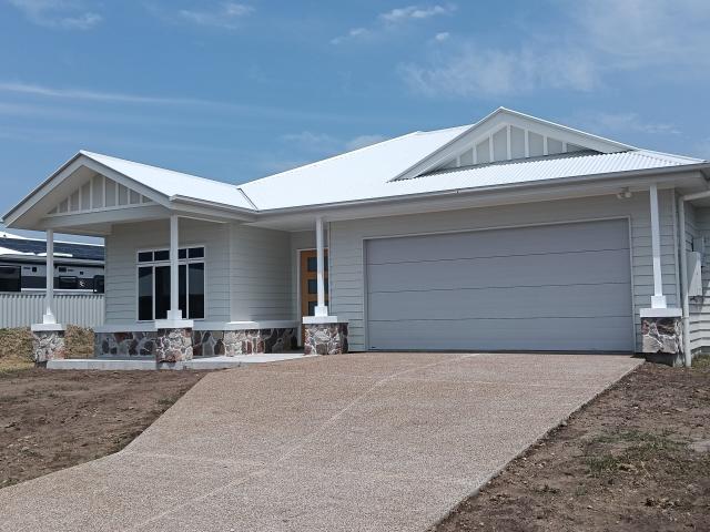 house for rent at 38 Jannik Terrace, PIALBA QLD 4655