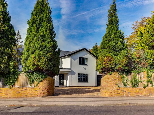 house, for rent at Warren Road, GU1, United Kingdom