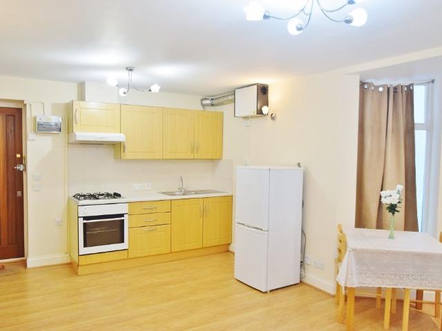 house for rent at Woodstock Avenue, Golders Green