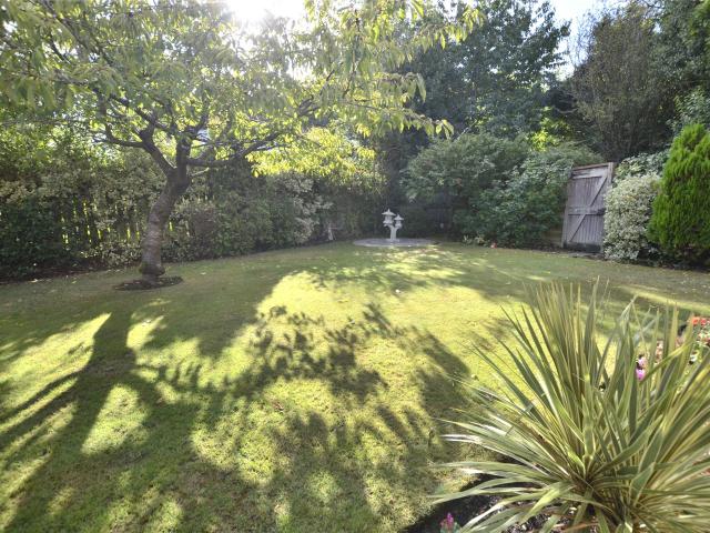 house for rent at Apeldoorn Drive, Wallington, SM6, UK