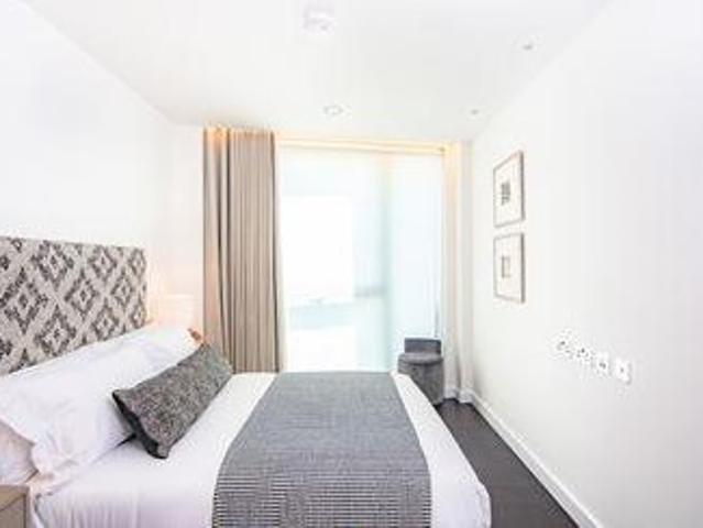 house for rent at Charles Clowes Walk, London SW11 7AG, England